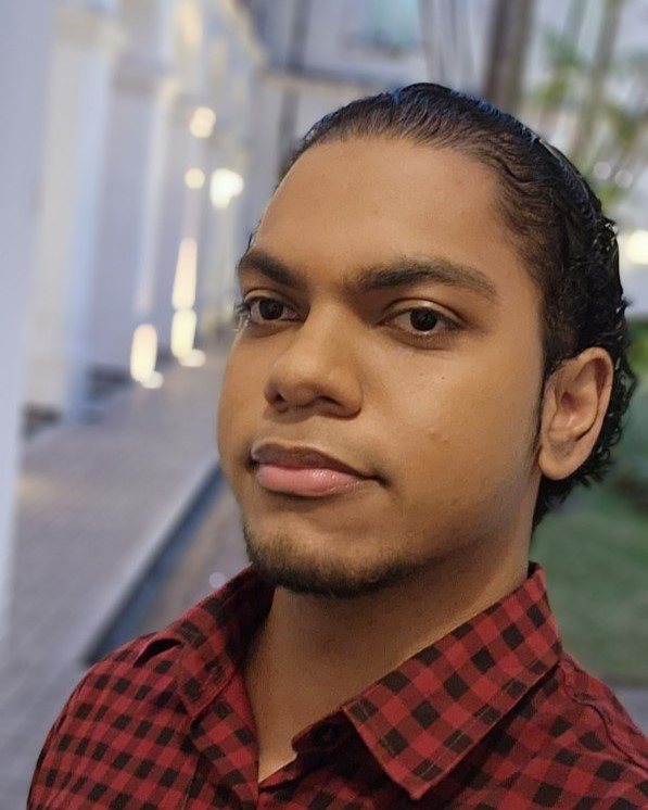 Tiago Danin, portrait, plaid shirt
