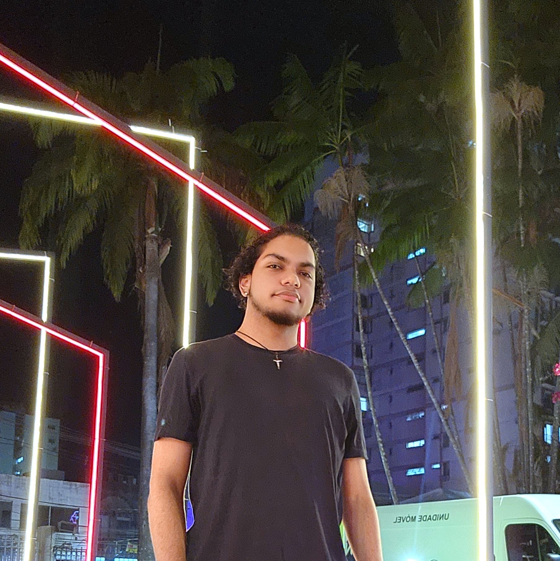 Tiago Danin, neon at night